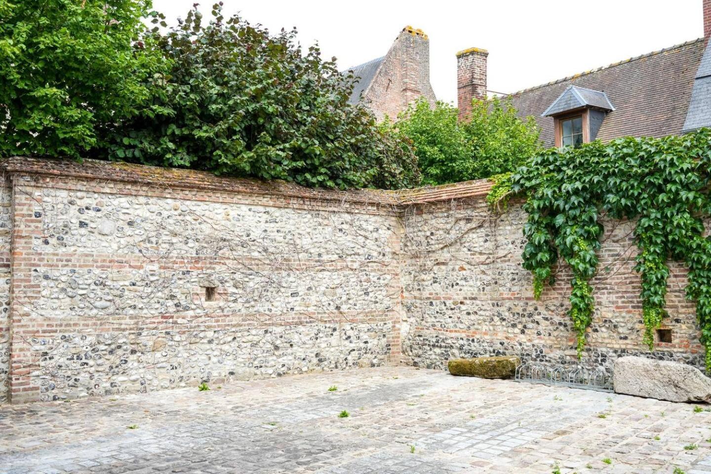 Le Clos De St Val 1 *